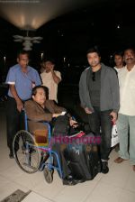 Himesh Reshamiya spotted at Airport in International Airport, Mumbai on 3rd Jan 2011 (10).JPG